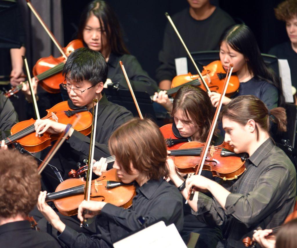 kids playing violin 